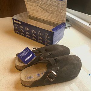 Brand new Birkenstocks Women Size 9/9.5 narrow Boston Clog, Mocha Suede